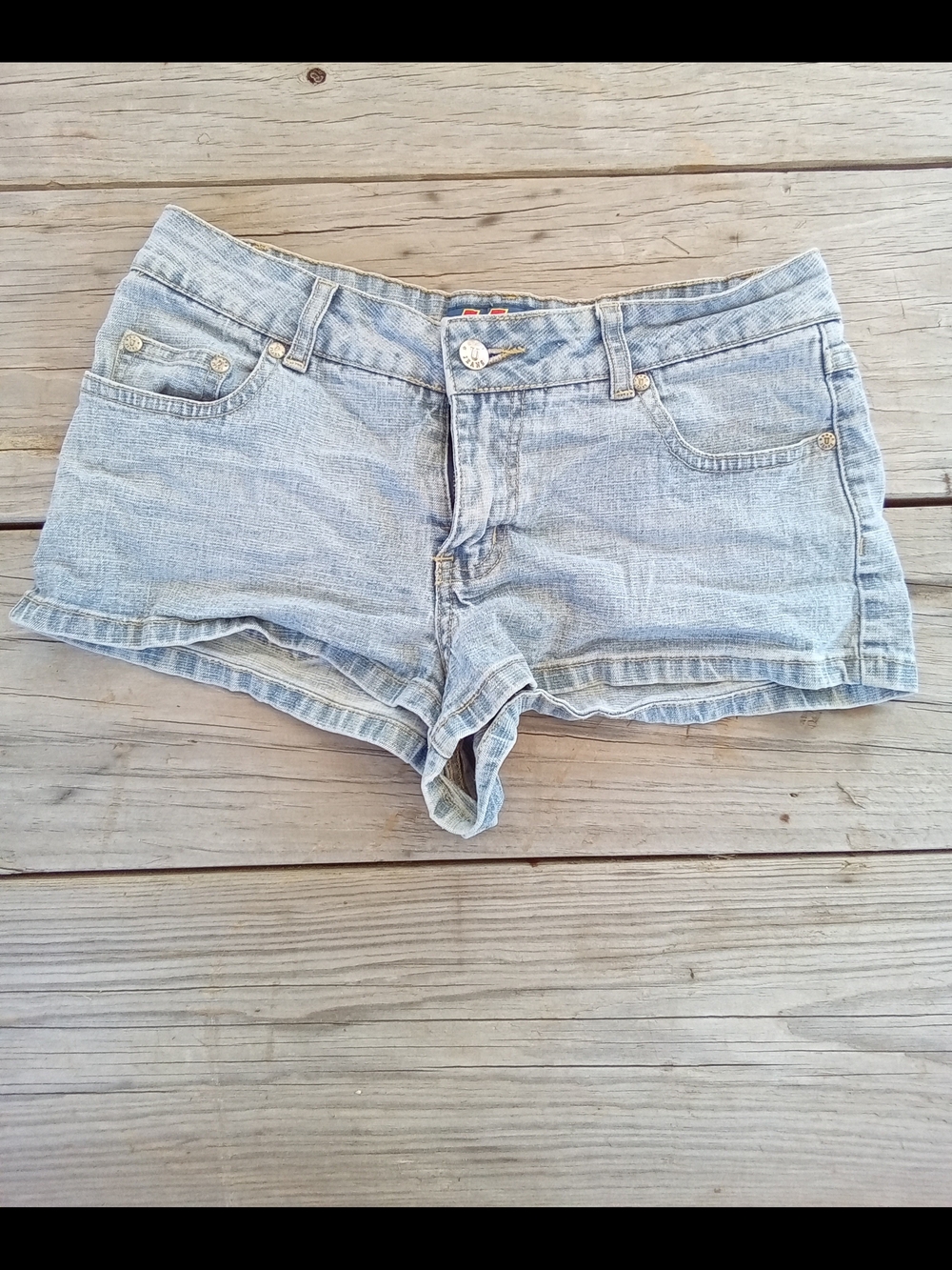 U Jeans Y2K Low Rise Denim Booty Shorts Size 7 Light Wash Embroidered